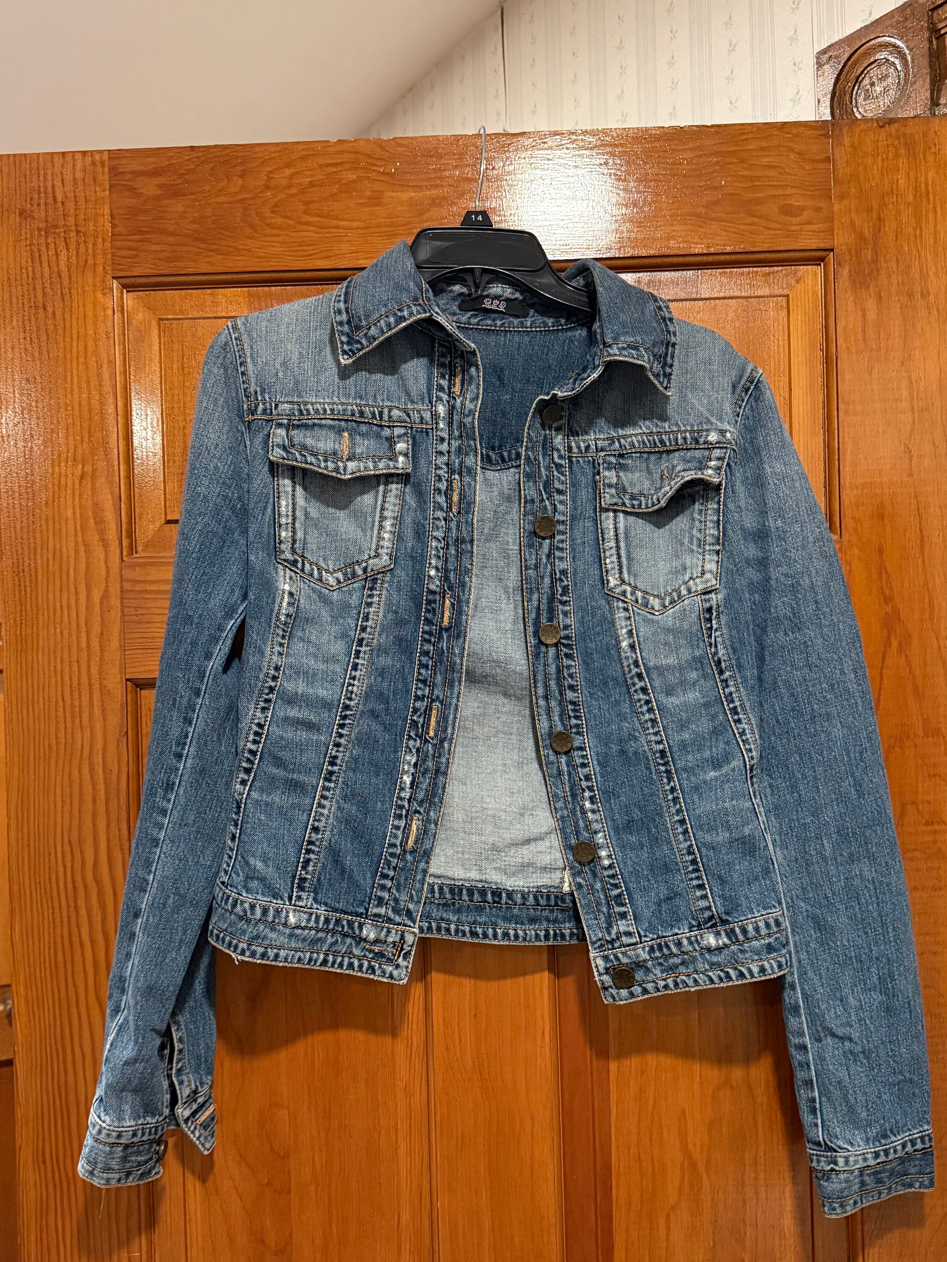 Parasuco Women's Embellished (back) Distressed Denim Jacket Size 36/small